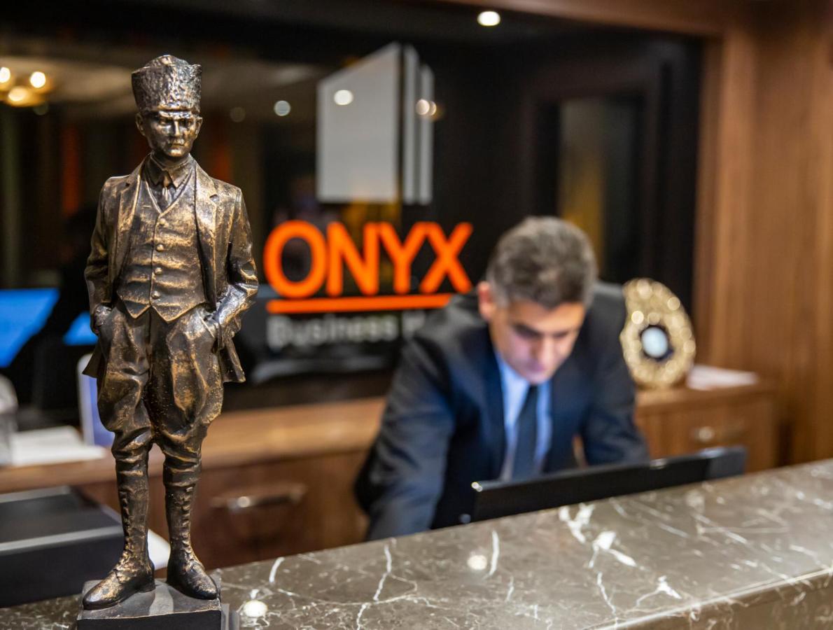 Onyx Business 3*