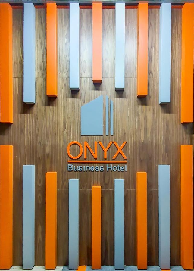 Onyx Business 3*