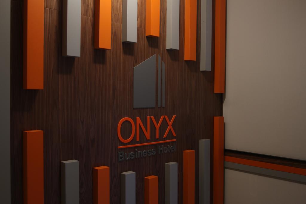 Onyx Business 3*